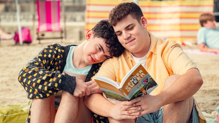 Charlie and Isaac reading on the beach in Heartstopper season 3