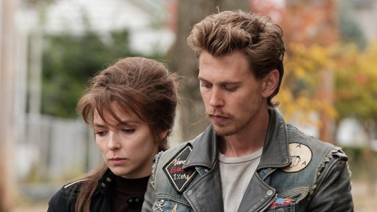 Jodie Comer and Austin Butler in The Bikeriders